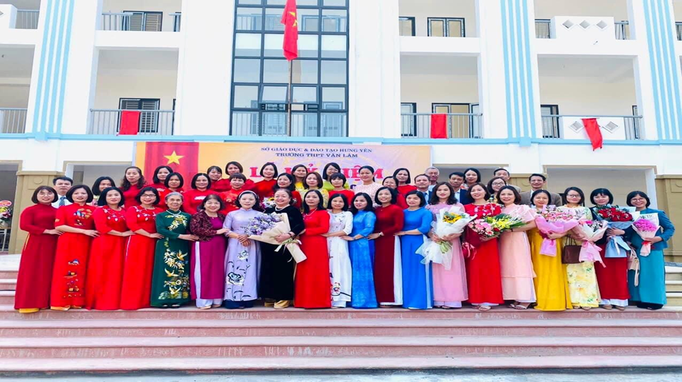 VƯỢT SÓNG VƯƠN XA