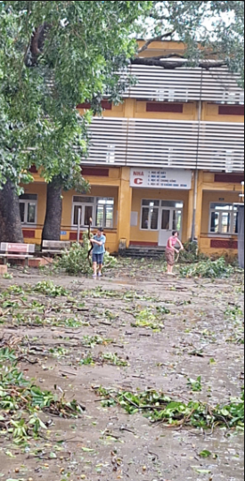 TRƯỜNG THPT VĂN LÂM – TINH THẦN ĐOÀN KẾT TRƯỚC THỬ THÁCH CỦA THIÊN NHIÊN