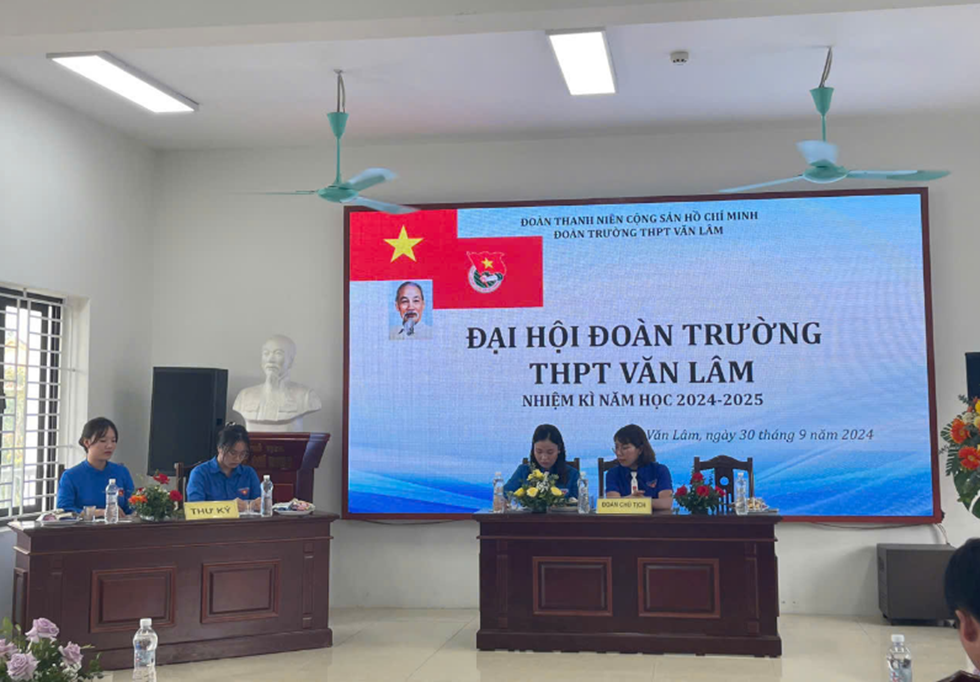 ĐẠI HỘI ĐOÀN TRƯỜNG THPT VĂN LÂM NĂM HỌC 2024-2025: SỰ ĐỔI MỚI VÀ KẾ THỪA