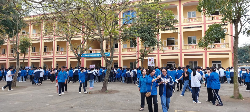 NGÀY HỘI STEM VÀ CUỘC THI HỌC SINH PHỔ THÔNG  VỚI Ý TƯỞNG KHỞI NGHIỆP TRƯỜNG THPT TRƯNG VƯƠNG