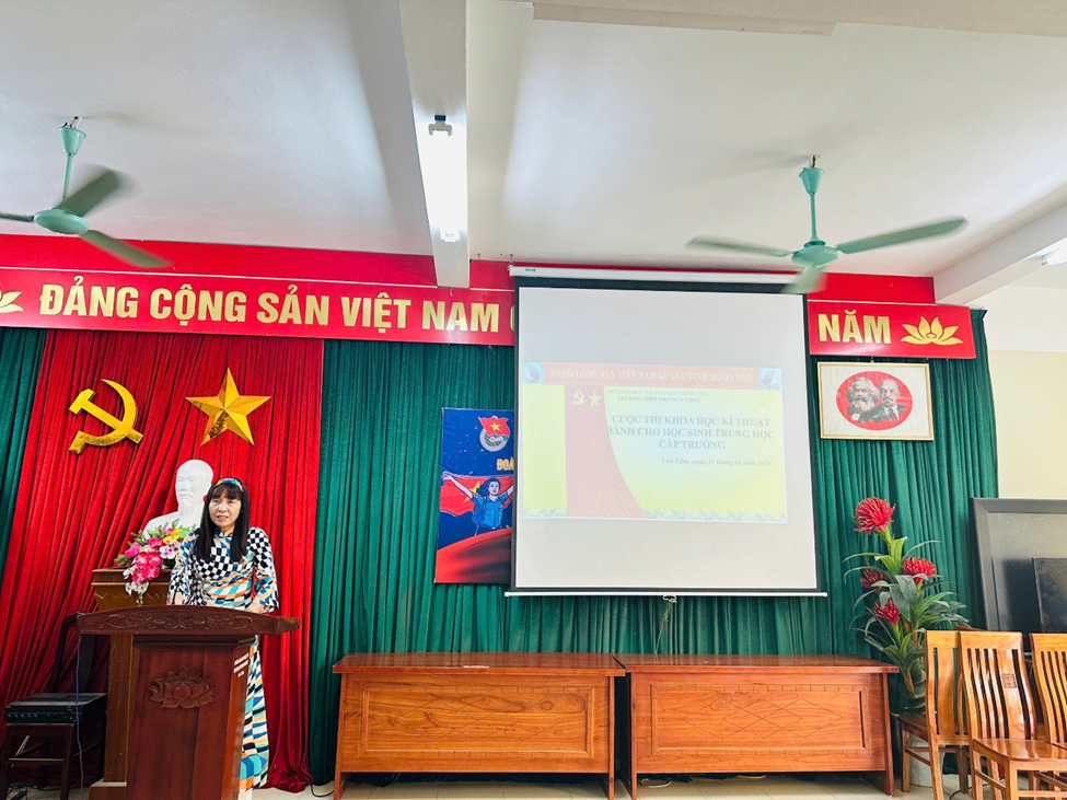 TRƯỜNG THPT TRƯNG VƯƠNG TỔ CHỨC THÀNH CÔNG CUỘC THI KHOA HỌC KỸ THUẬT CẤP TRƯỜNG