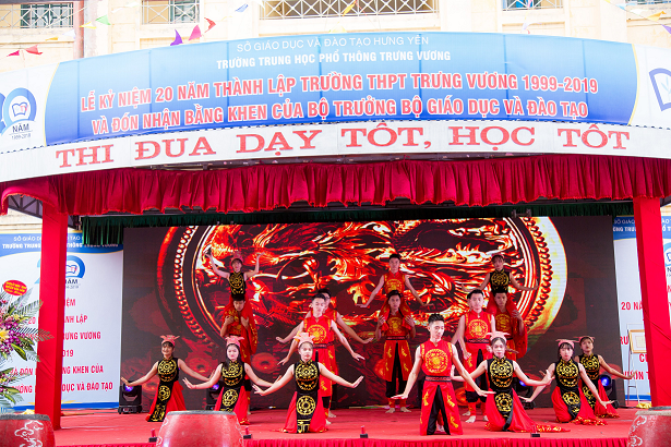 Lễ kỷ niệm 20 năm thành lập Trường THPT Trưng Vương