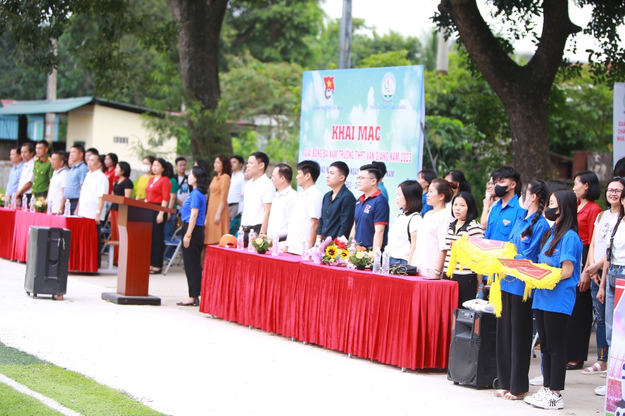 THPT VĂN GIANG: GIẢI BÓNG ĐÁ HỌC SINH NAM NĂM HỌC 2023-2024