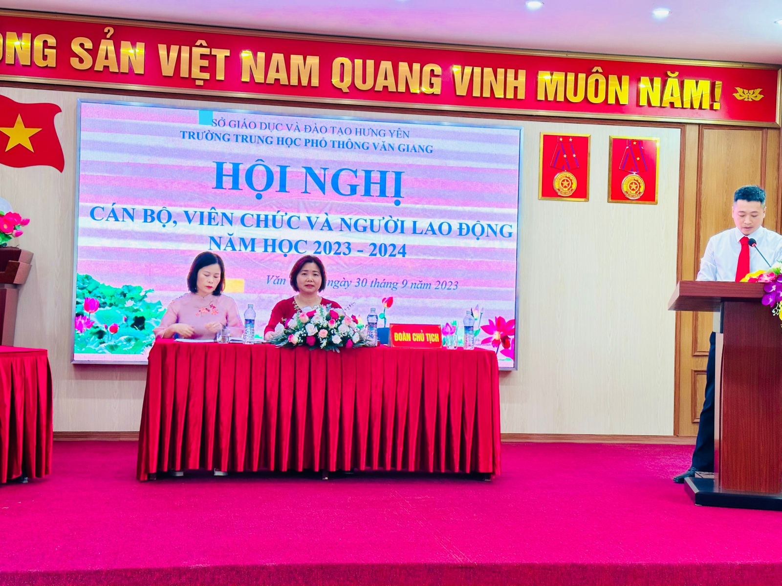 NGÀY HỘI CÁN BỘ VIÊN CHỨC TRƯỜNG THPT VĂN GIANG  NĂM HỌC 2023-2024