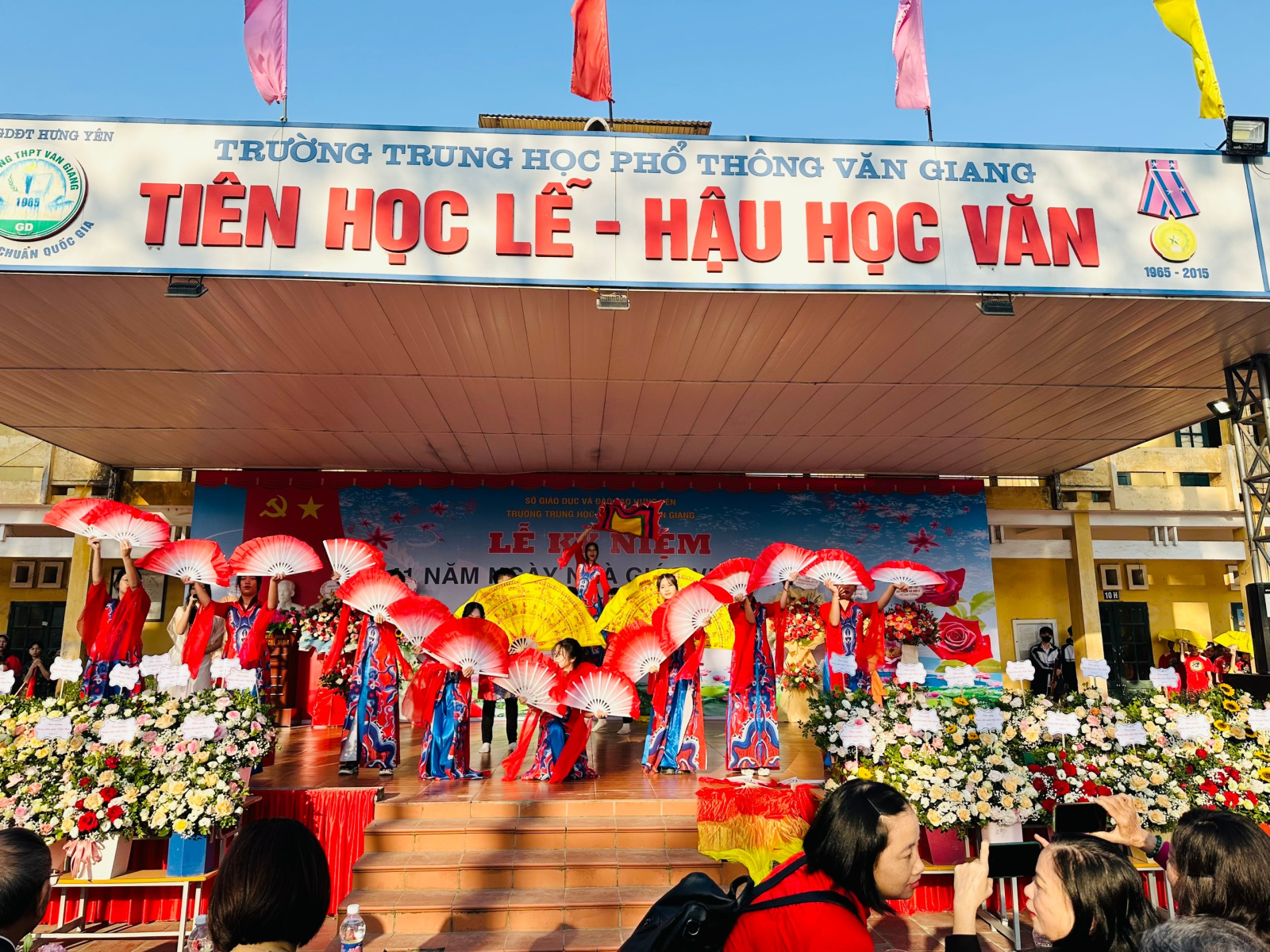 TRƯỜNG THPT VĂN GIANG KỶ NIỆM 41 NĂM NGÀY NGVN 20/11/1982 - 20/11/2023