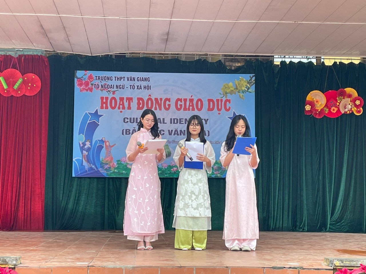 CULTURAL IDENTITY - BẢN SẮC VĂN HÓA: TRUYỀN THỐNG VÀ HỘI NHẬP