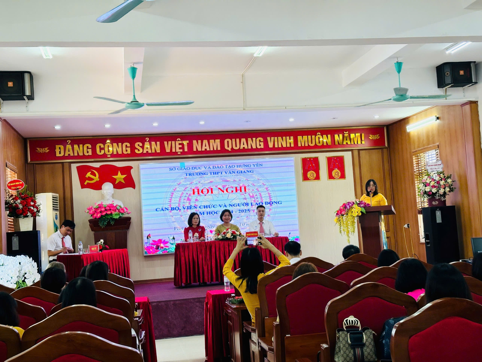 THAM LUẬN "VAI TRÒ CỦA GVCN TRONG CÔNG TÁC GIÁO DỤC NHÂN CÁCH VÀ HƯỚNG NGHIỆP CHO HỌC SINH"