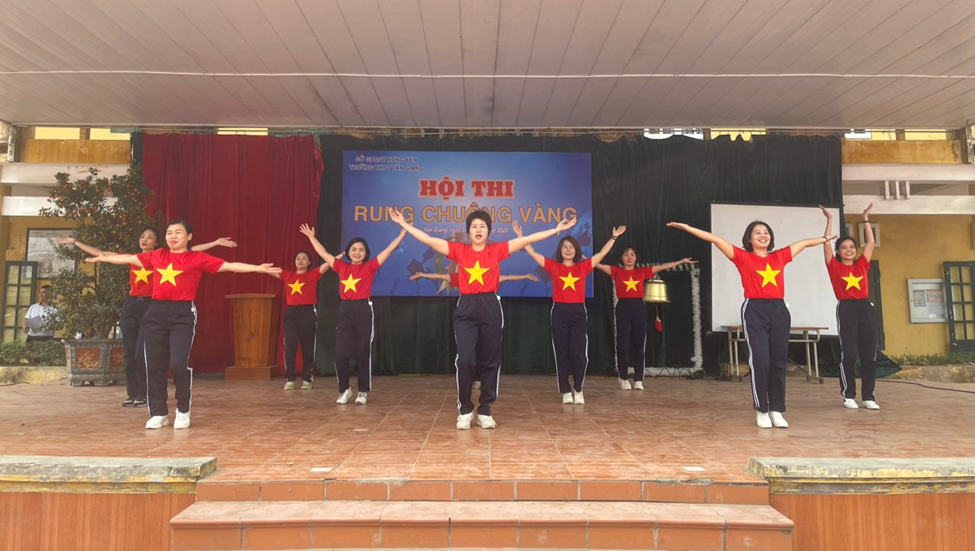 SÔI ĐỘNG CÙNG HỘI THI “RUNG CHUÔNG VÀNG” TẠI TRƯỜNG THPT VĂN GIANG