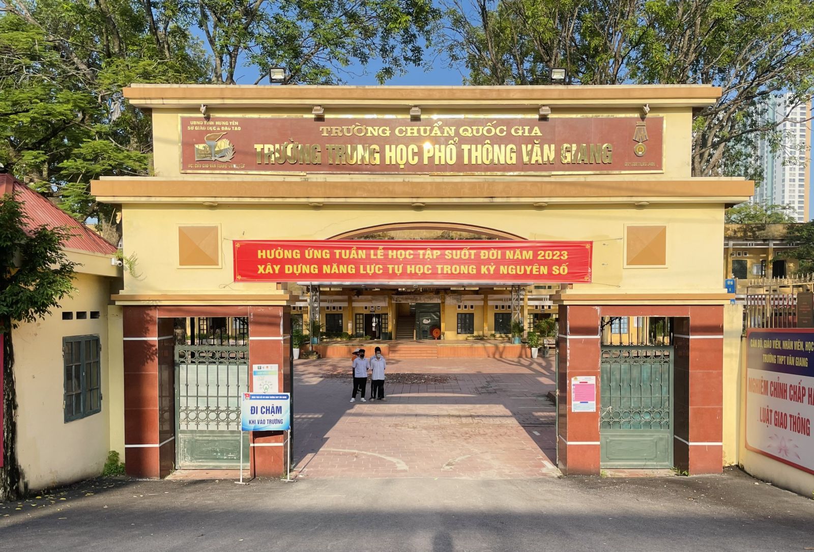 TRƯỜNG THPT VĂN GIANG TÍCH CỰC CÁC HOẠT ĐỘNG HƯỞNG ỨNG TUẦN LỄ HỌC TẬP SUỐT ĐỜI NĂM 2023 (Chủ đề: Xây dựng năng lực tự học trong kỷ nguyên số)