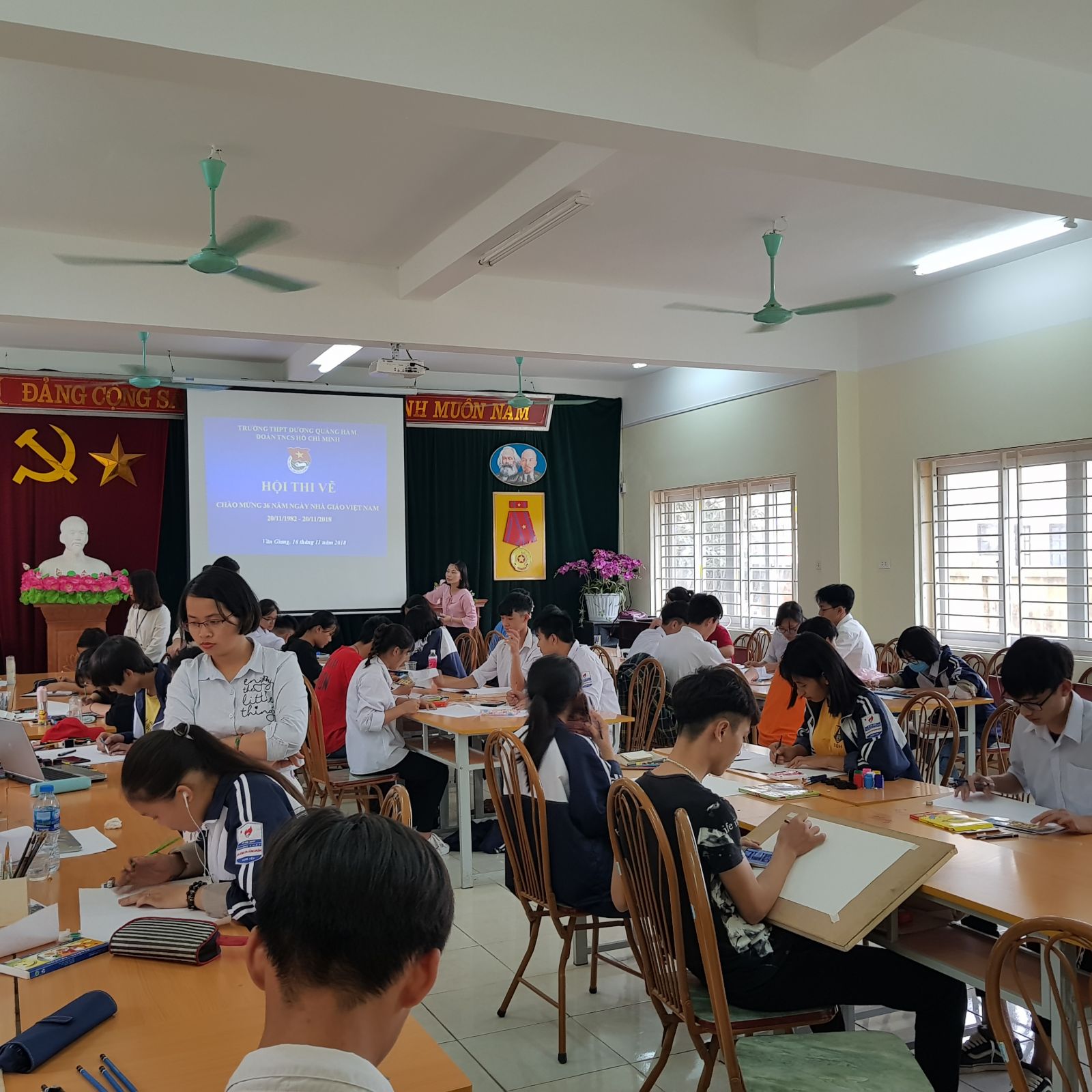 CHUỖI HOẠT ĐỘNG CHÀO MỪNG 36 NĂM NGÀY NHÀ GIÁO VIỆT NAM 20/11/2018 CỦA TRƯỜNG THPT DƯƠNG QUẢNG HÀM