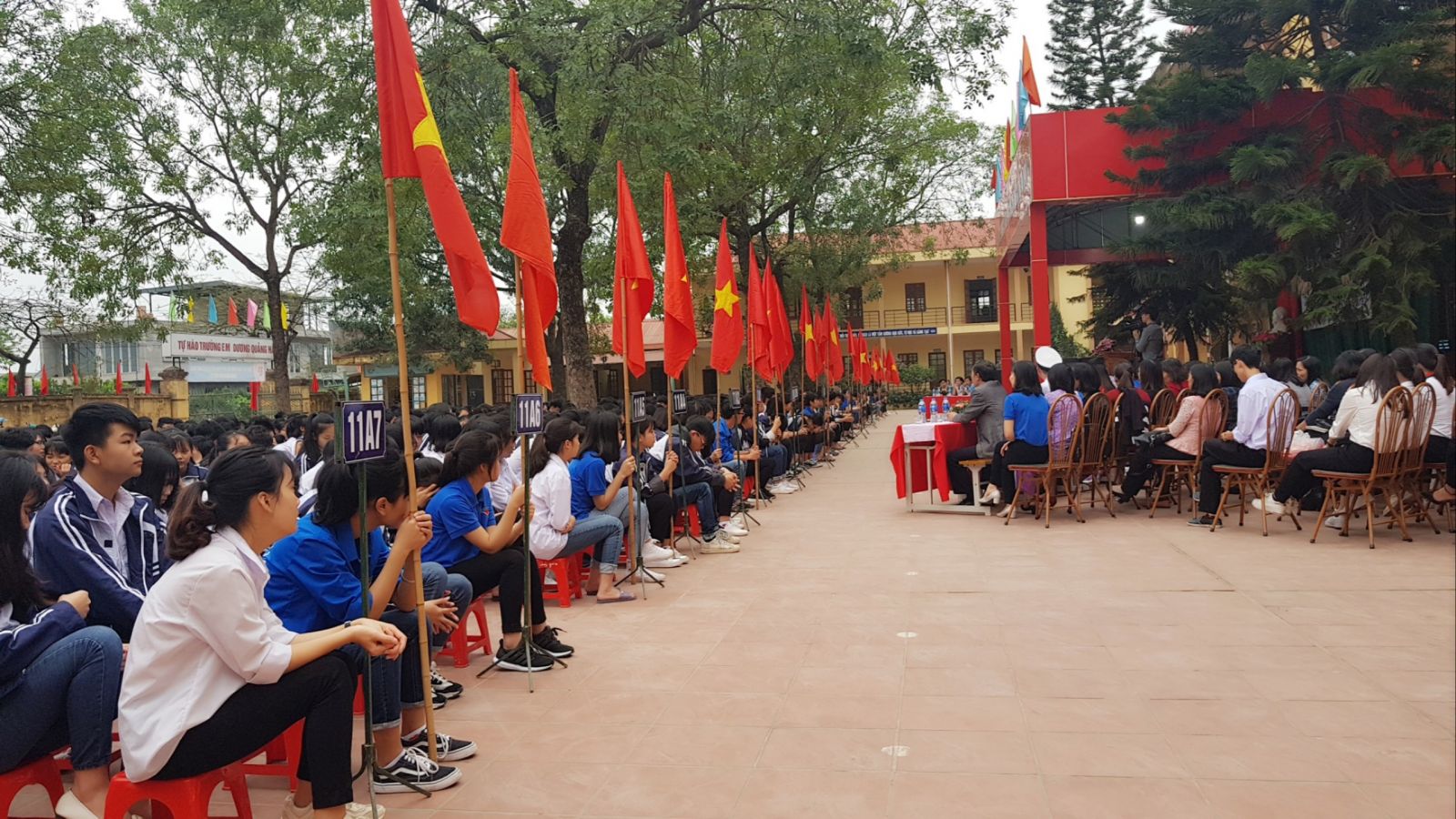 Đoàn trường THPT Dương Quảng Hàm với chương trình khởi động Tháng Thanh niên, Tết trồng cây và Tuyên truyền về Biển, Đảo quê hương năm 2019.