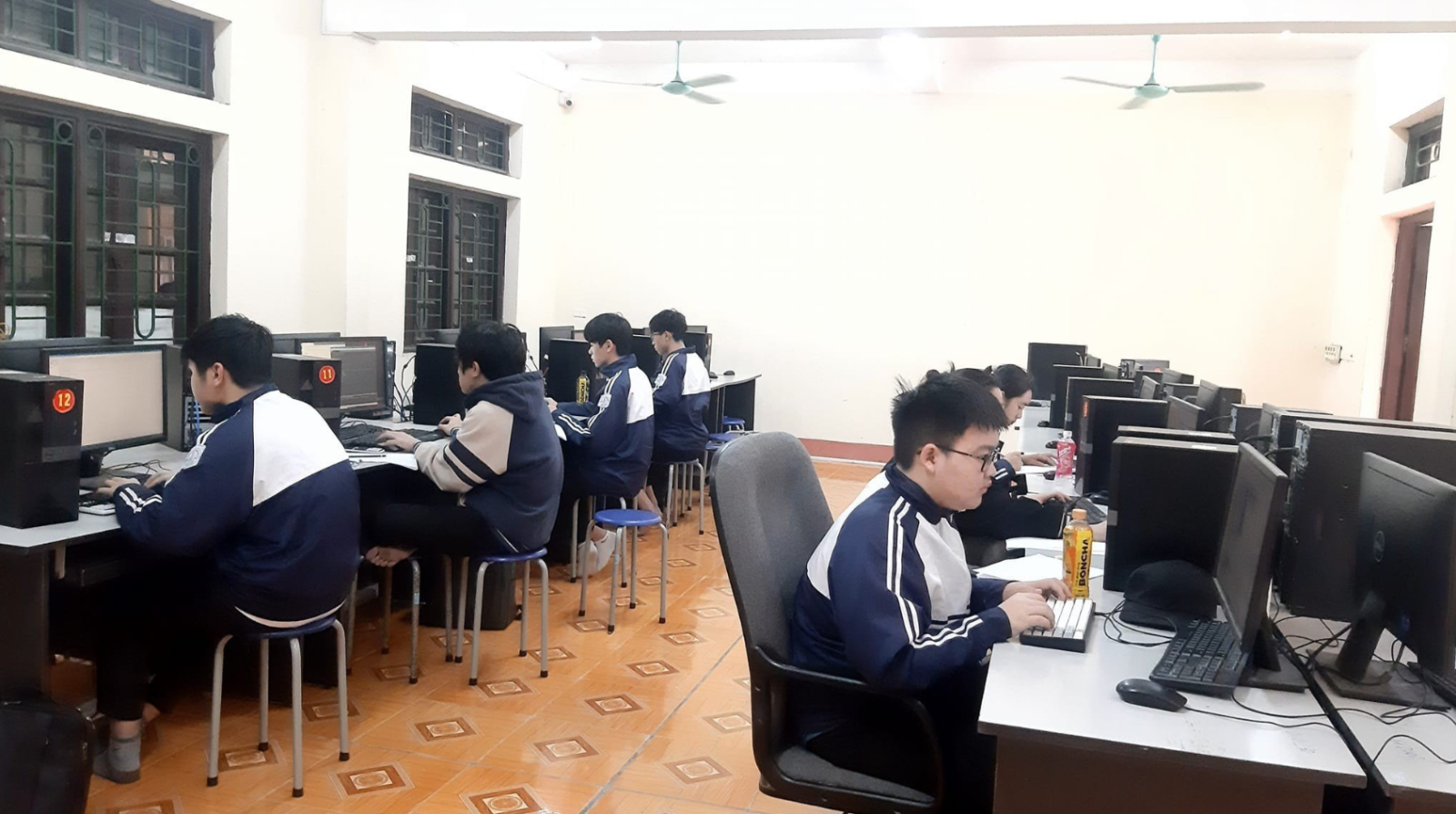 Trường THPT Khoái Châu tự hào về kết quả cuộc thi Olympic Tin học miền Trung và Tây Nguyên lần thứ IV, năm 2023