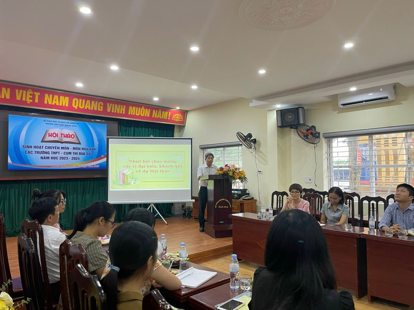Sinh hoạt cụm chuyên môn