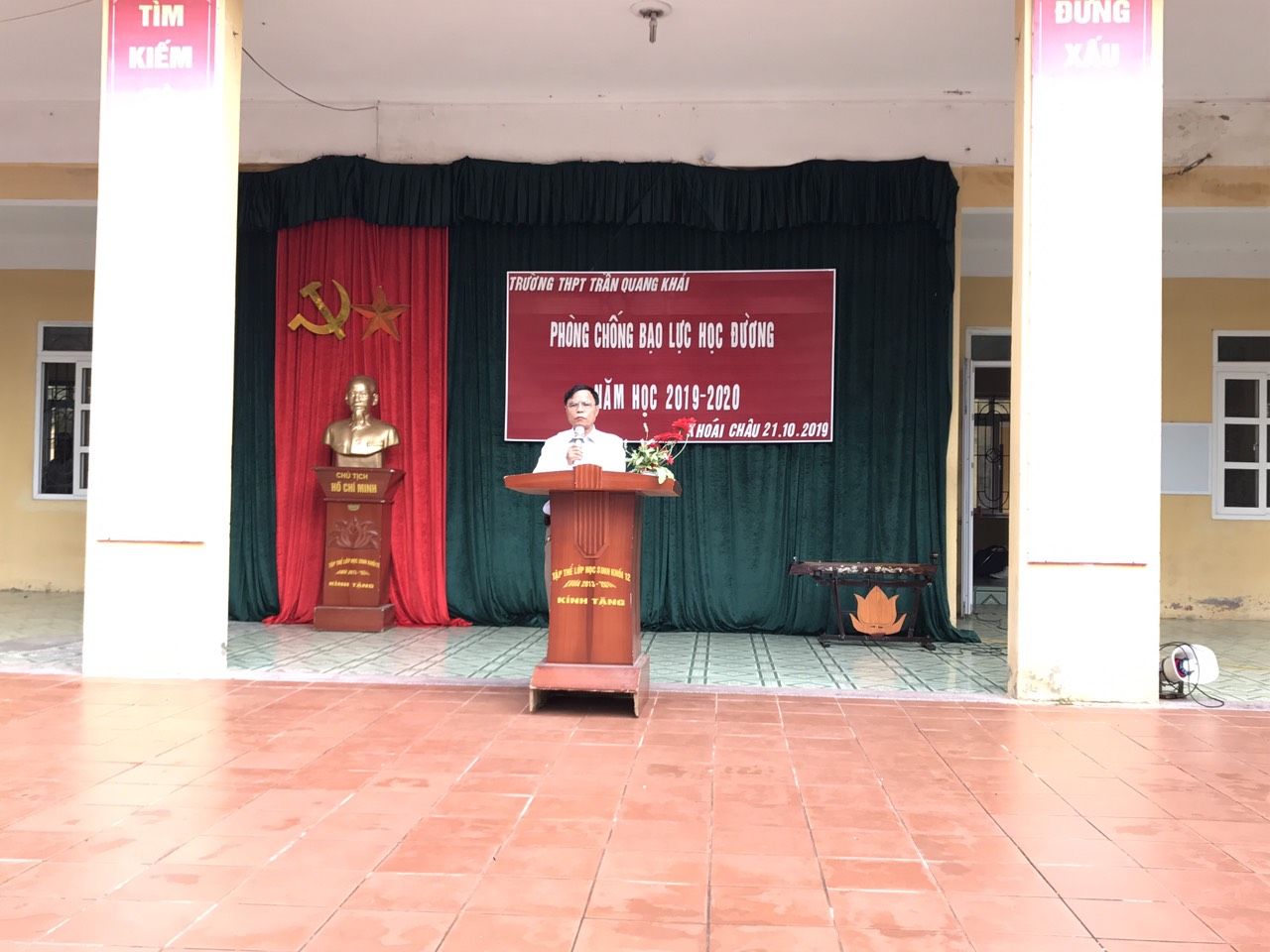 Hoạt động ngoài giờ lên lớp