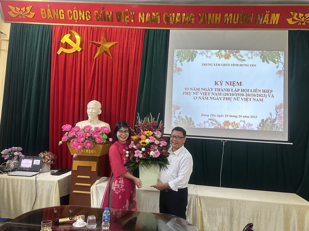 GIAO LƯU GẶP MẶT KỶ NIỆM NGÀY 20/10/2023 TẠI TRUNG TÂM GDTX TỈNH HƯNG YÊN