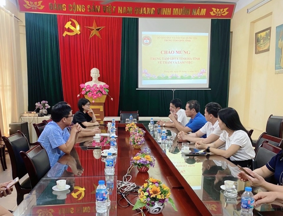 TRUNG TÂM GDTX TỈNH HƯNG YÊN TIẾP ĐÓN ĐOÀN CÔNG TÁC TRUNG TÂM GDTX TỈNH HÀ TĨNH VỀ THĂM VÀ LÀM VIỆC