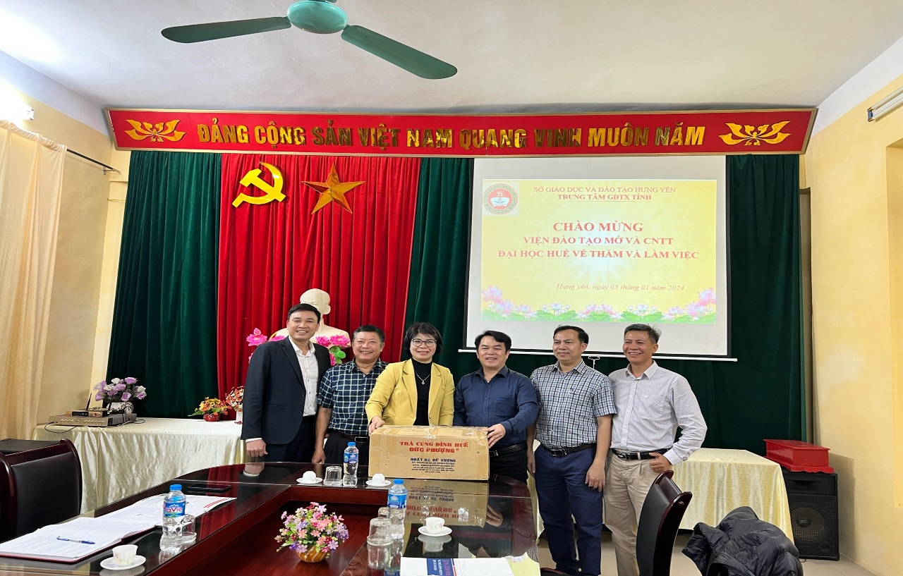 TRUNG TÂM GDTX TỈNH HƯNG YÊN LÀM VIỆC VỚI  ĐOÀN CÔNG TÁC VIỆN ĐÀO TẠO MỞ VÀ CNTT TRƯỜNG ĐẠI HỌC HUẾ