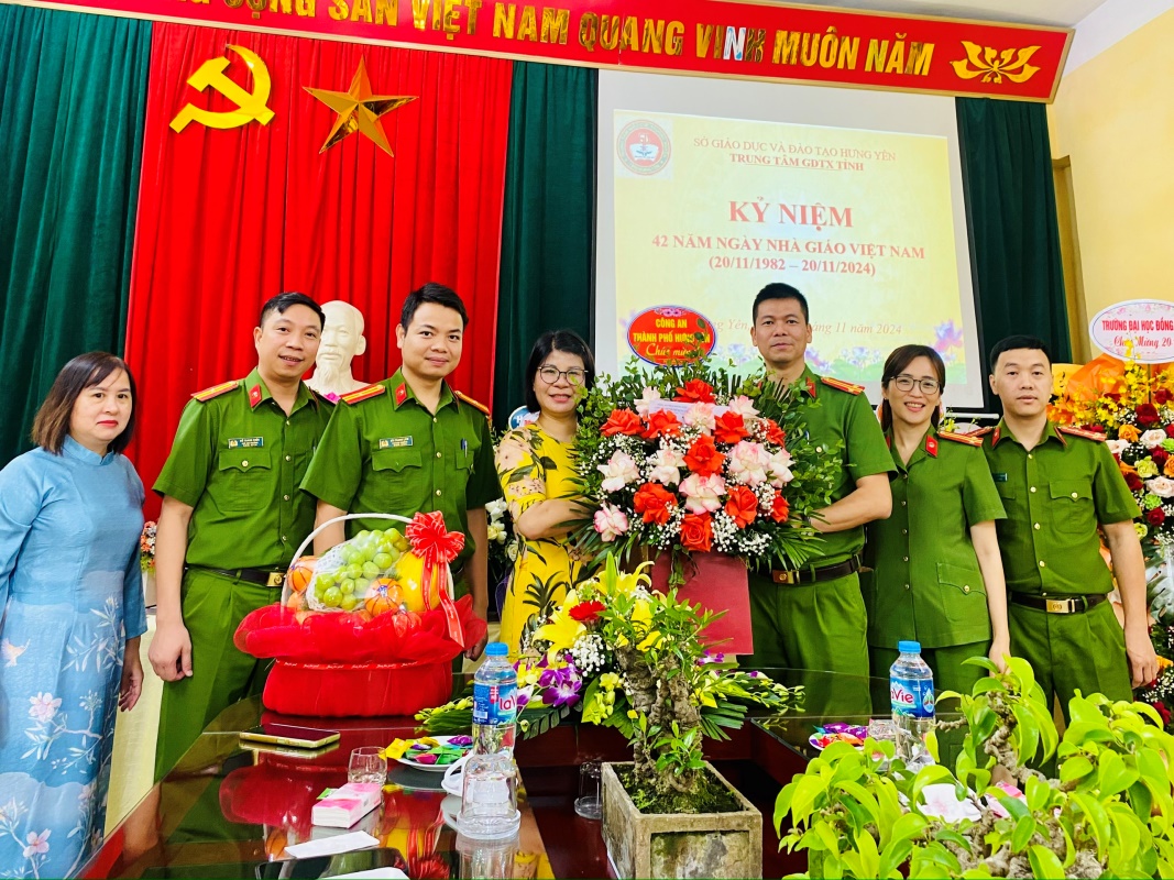 Trung tâm GDTX tỉnh Hưng Yên kỷ niệm 42 năm ngày Nhà giáo Việt Nam (20/11/1982-20/11/2024)